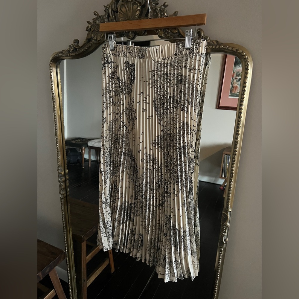 H&M Cream and Black Patterned Midi Skirt